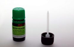 Application of Verrukatsid to remove warts and papillomas