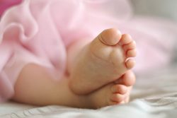 Why does a child have warts on his feet: the main causes, treatment