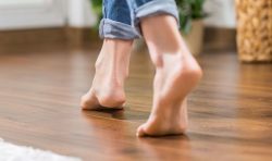 Causes and treatment of viral warts on the feet